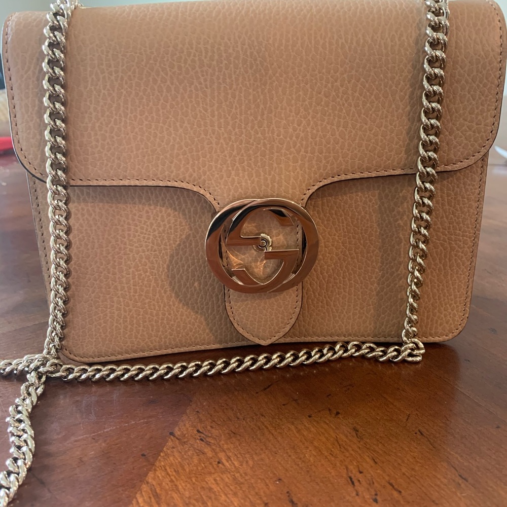 Brand new Gucci purse. Never worn.